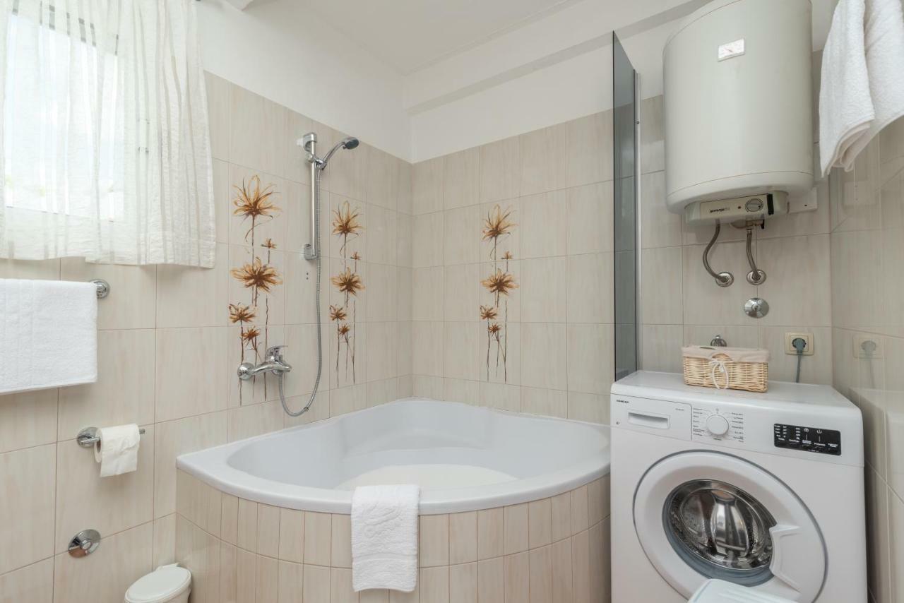 Apartment Dinka Trogir Eksteriør bilde