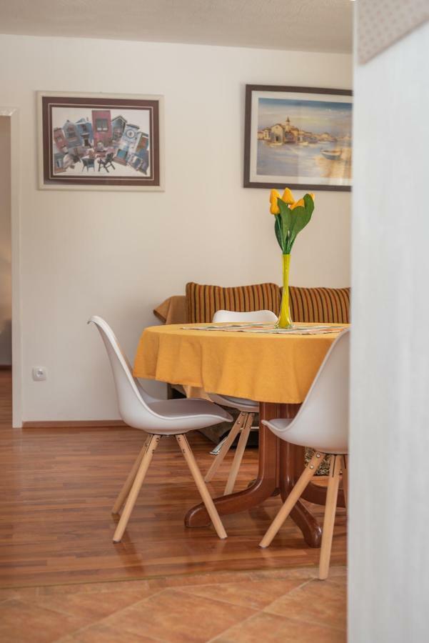 Apartment Dinka Trogir Eksteriør bilde