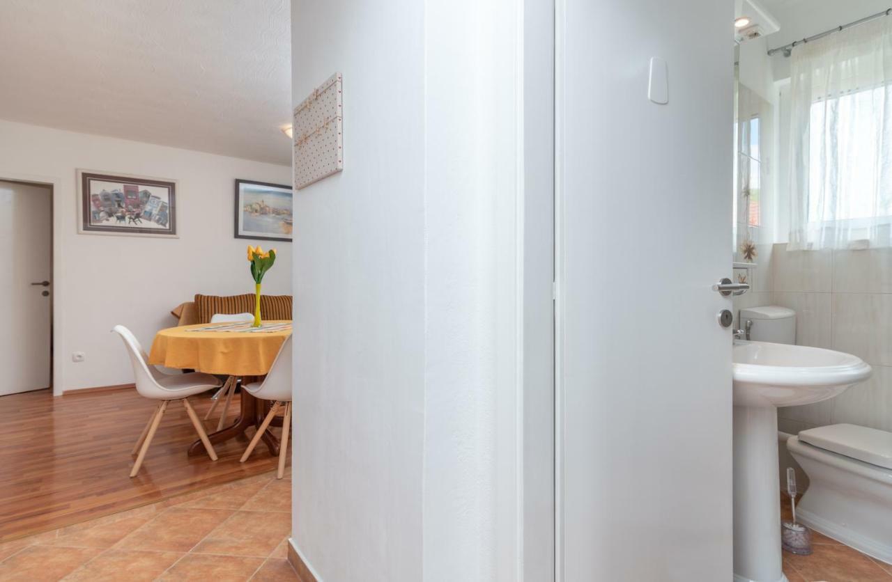 Apartment Dinka Trogir Eksteriør bilde