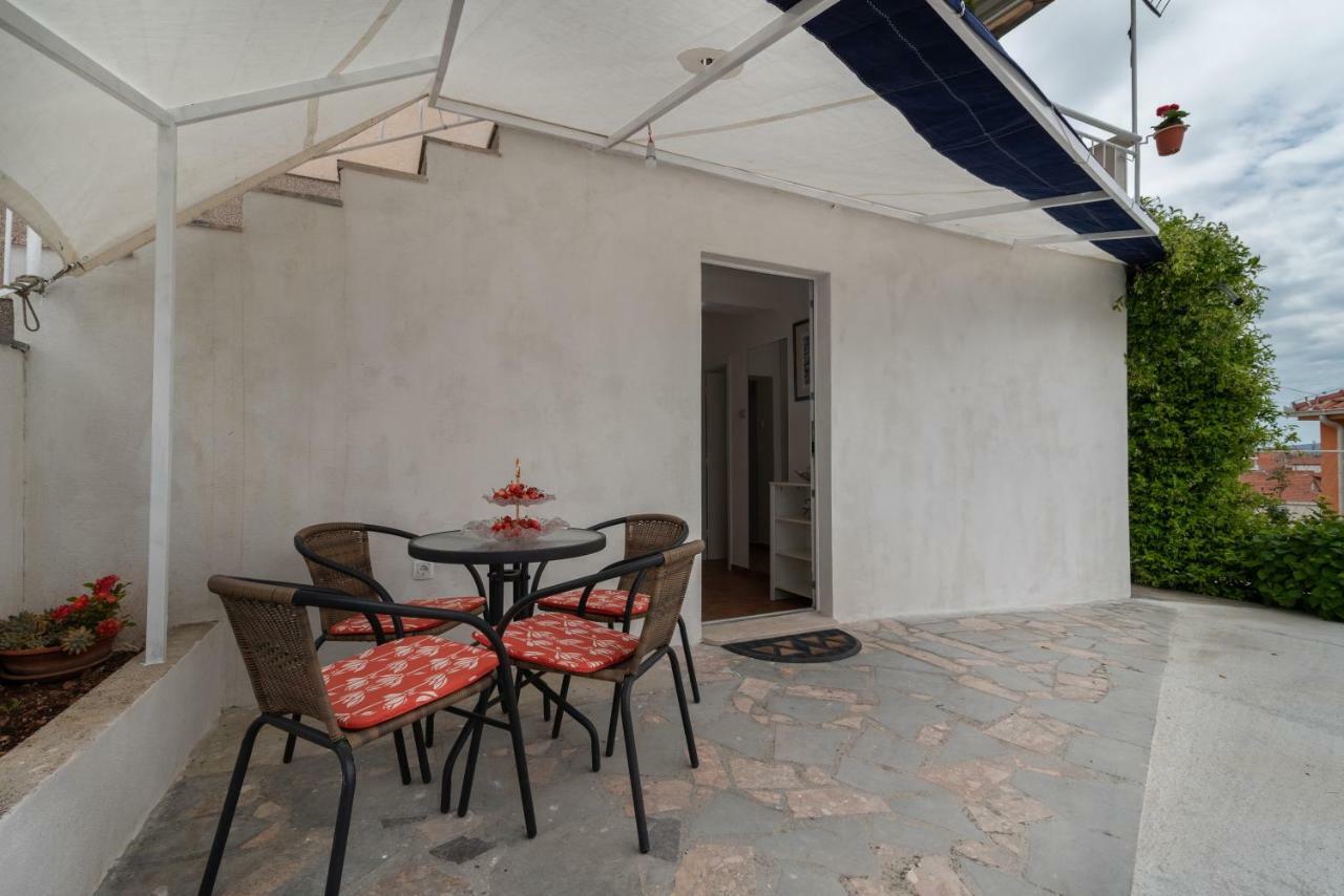 Apartment Dinka Trogir Eksteriør bilde
