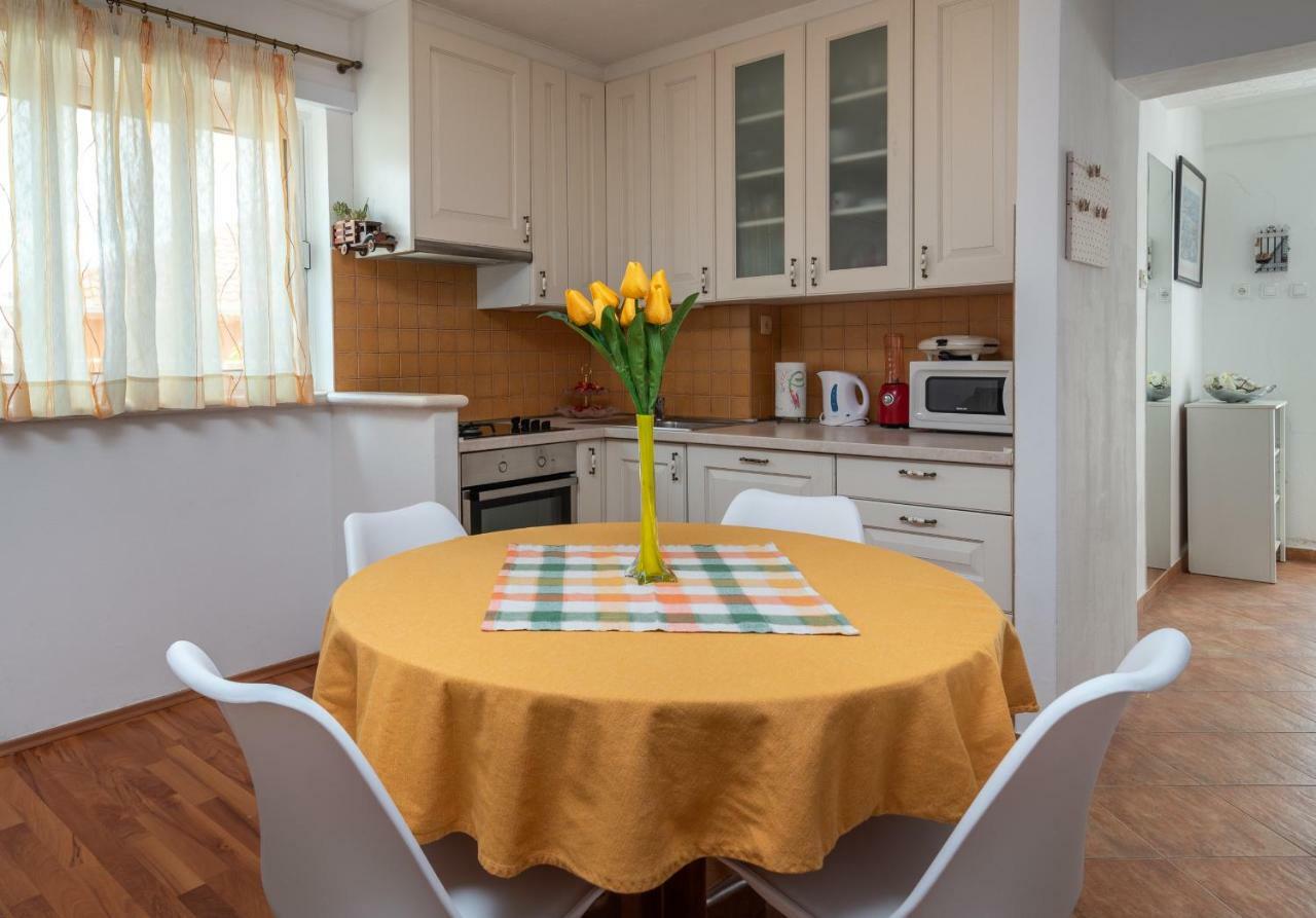 Apartment Dinka Trogir Eksteriør bilde
