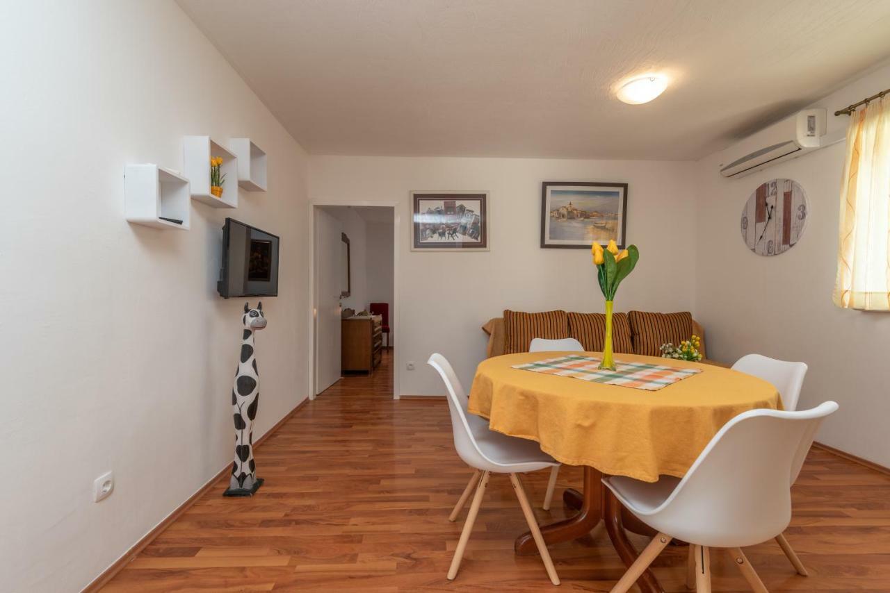 Apartment Dinka Trogir Eksteriør bilde